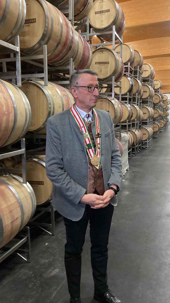 215455E8 3599 4AEC BB31 1586C63BA741 1 105 C