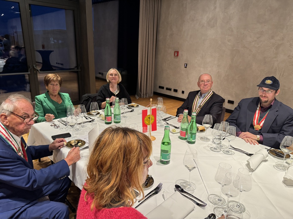 44E0F277 8F9B 4B02 A6AC 72561B4C46A3 1 105 C