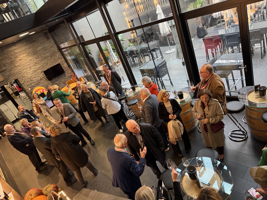 46984ADC 6D97 4126 A7FF 71A645928F2E 1 105 C