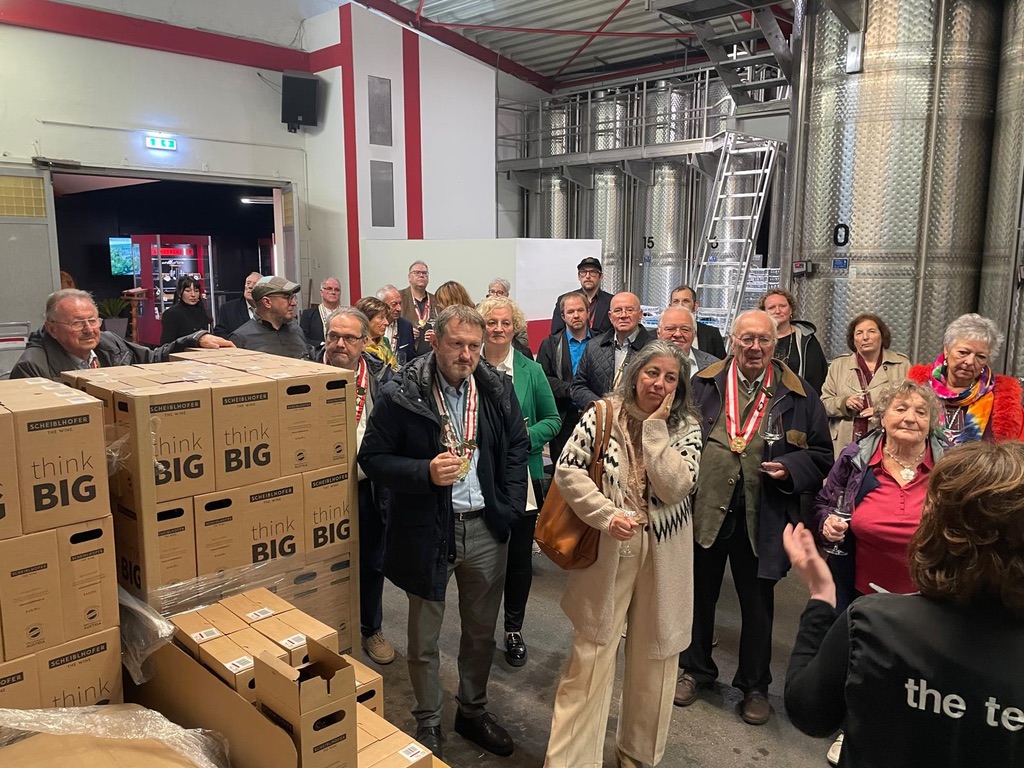 7B433E6A 66C1 408D 9549 BA713F10C859 1 105 C